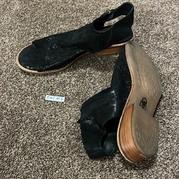 Sofft sandals with zipper. Size 7 1/2 - Picture 4 of 6